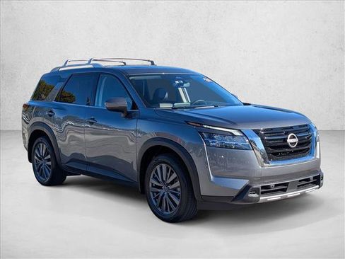 Used 2024 Nissan Pathfinder SL w/ SL Premium Package image 3