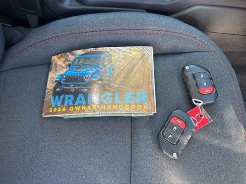 Used 2024 Jeep Wrangler Unlimited Rubicon image 18