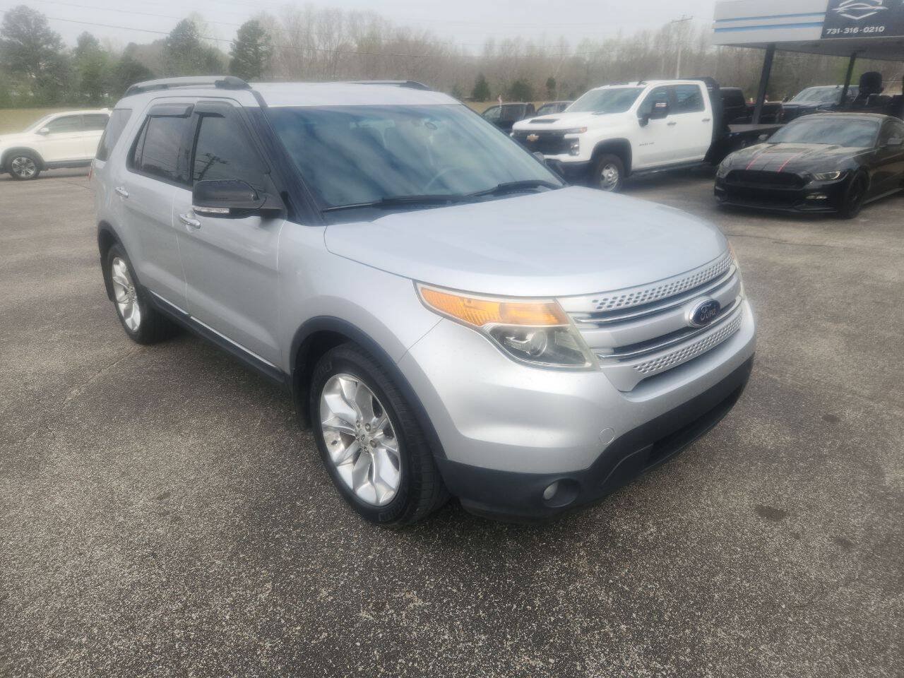 Used 2015 Ford Explorer XLT w/ Equipment Group 202B FWD image 4