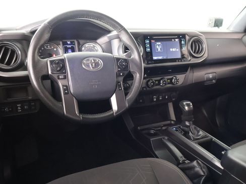 Used 2018 Toyota Tacoma TRD Off-Road AWD/4WD image 2