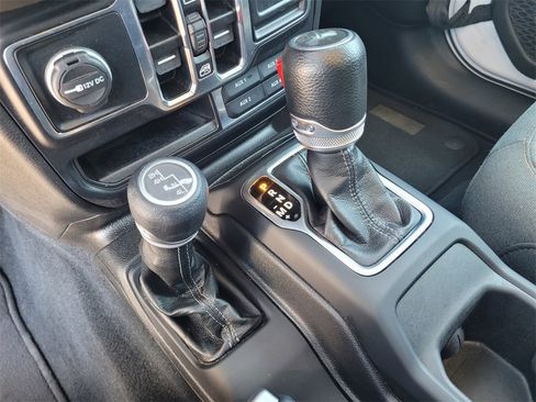 Used 2024 Jeep Wrangler Sahara image 23