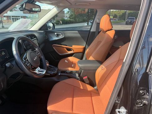 Used 2024 Kia Soul EX w/ Option Group 015 FWD image 5