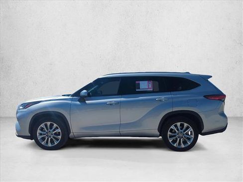Used 2021 Toyota Highlander Limited FWD image 6