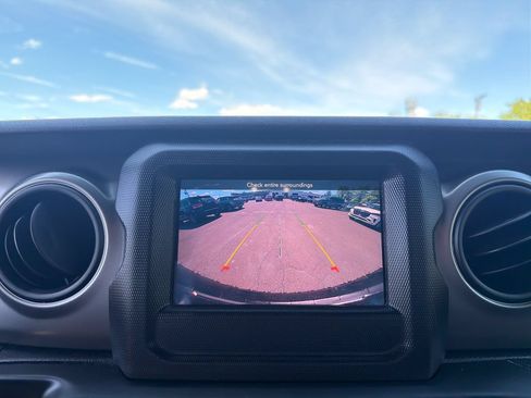 Used 2019 Jeep Wrangler Unlimited Sport S AWD/4WD image 25