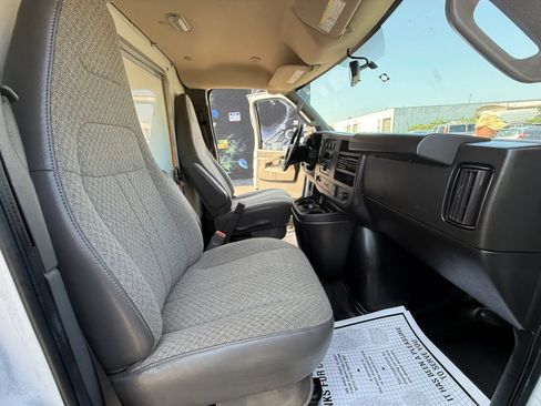 Used 2022 Chevrolet Express 3500 w/ Power Convenience Package RWD image 25