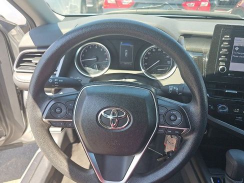 Used 2020 Toyota Camry LE image 3