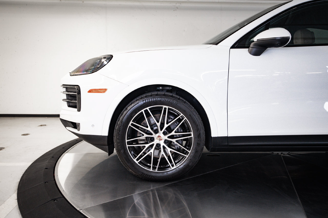 Certified 2025 Porsche Cayenne Coupe AWD/4WD image 11