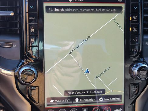 Used 2019 RAM 1500 Laramie image 11