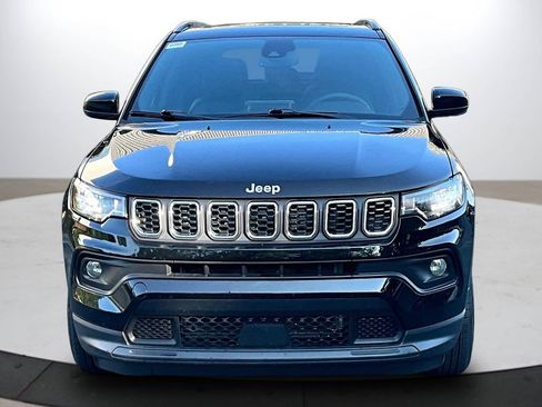 Certified 2025 Jeep Compass Latitude w/ Sun & Sound Group AWD/4WD image 3