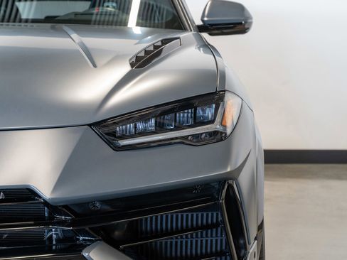 Used 2023 Lamborghini Urus Performante AWD/4WD image 38