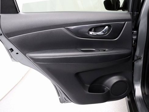 Used 2018 Nissan Rogue SV image 26