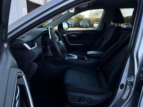 Used 2025 Toyota RAV4 XLE image 10