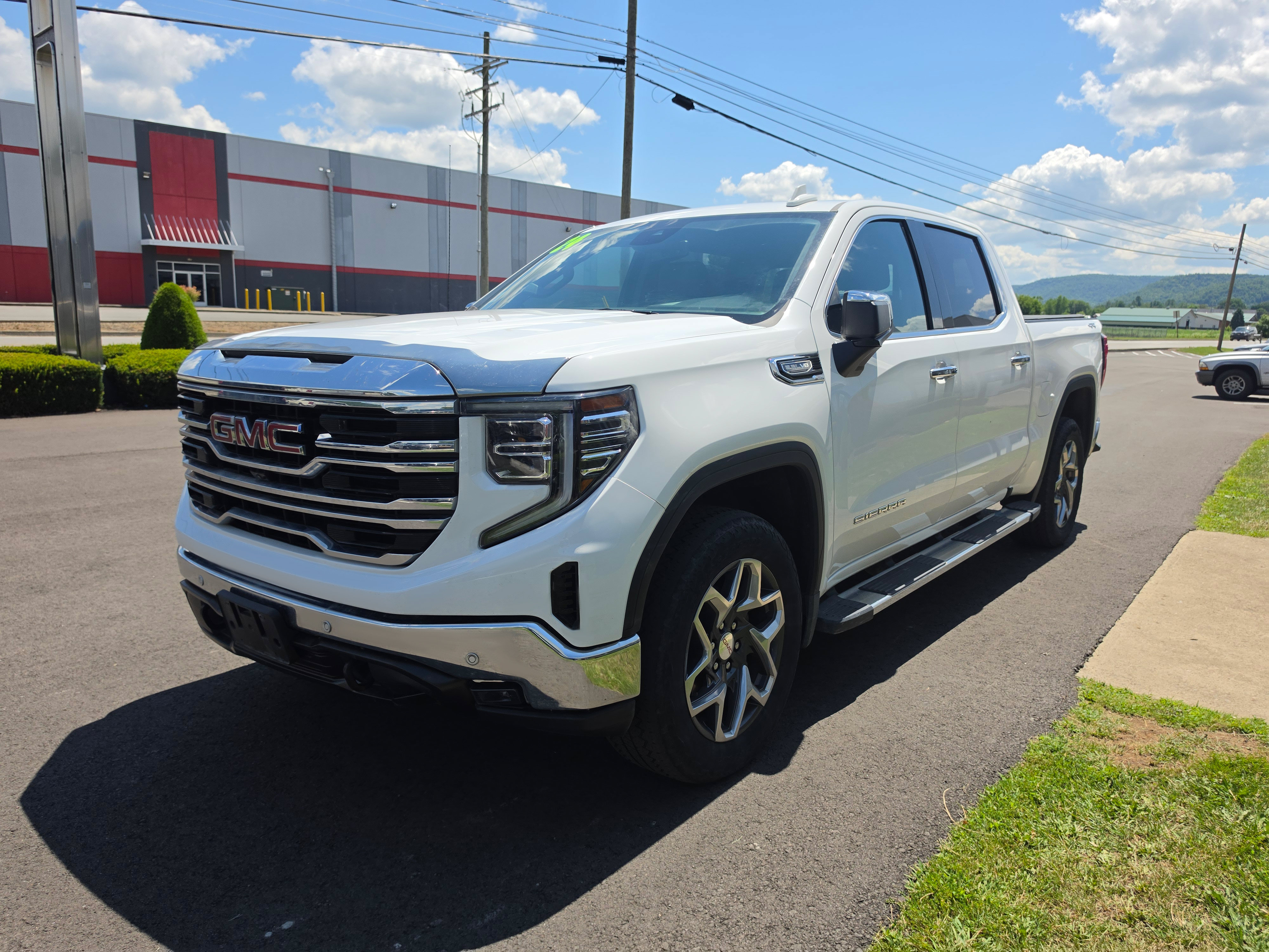 Used 2024 GMC Sierra 1500 SLT w/ SLT Premium Plus Package AWD/4WD image 8