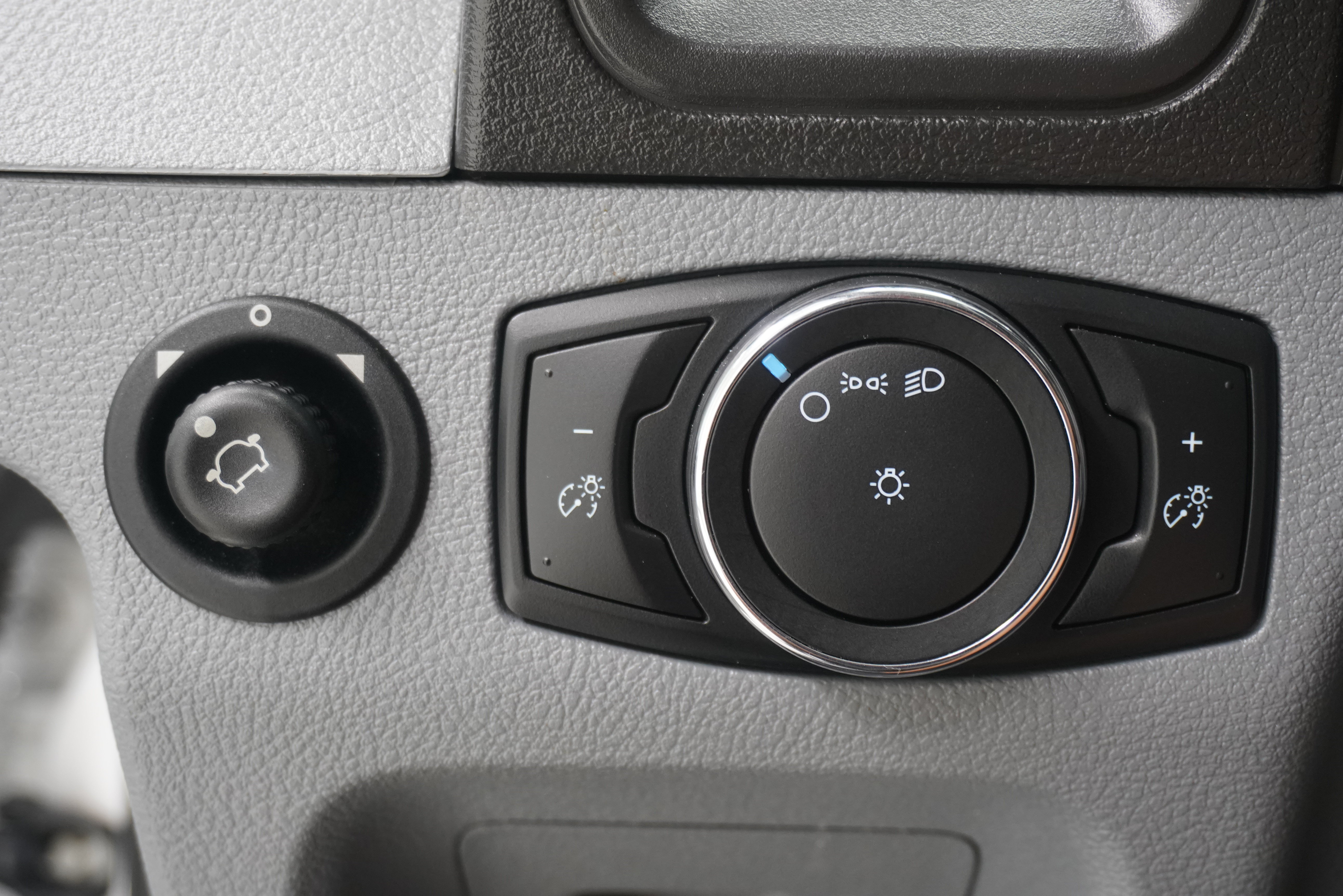 Used 2017 Ford Transit 150 XL RWD image 15