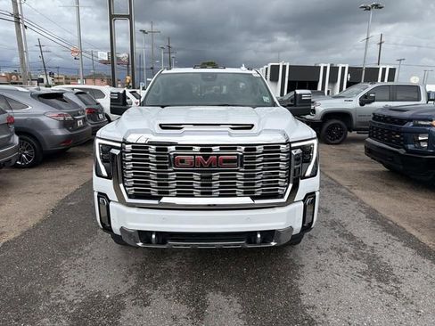 Used 2025 GMC Sierra 3500 Denali w/ Technology Package AWD/4WD image 2