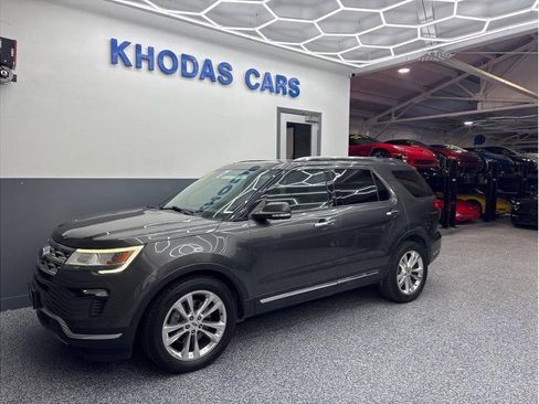 Used 2019 Ford Explorer Limited w/ Class III Trailer Tow Package FWD image 2