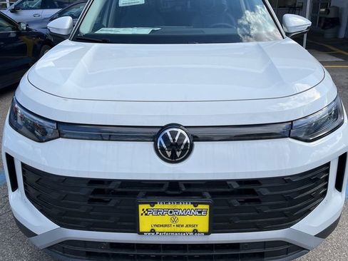 New 2026 Volkswagen Tiguan SE image 1