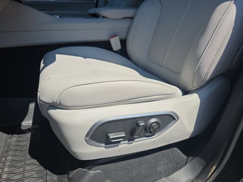 New 2026 Jeep Grand Wagoneer L 4WD image 25