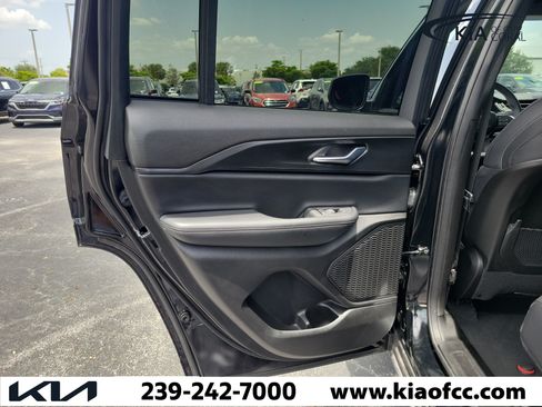 Used 2025 Jeep Grand Cherokee Laredo X RWD image 14