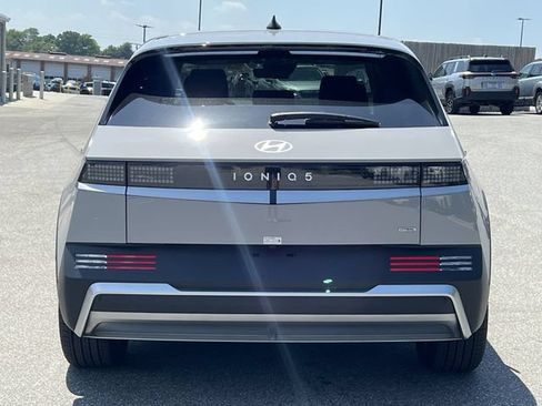 Used 2025 Hyundai Ioniq 5 SE AWD/4WD image 12