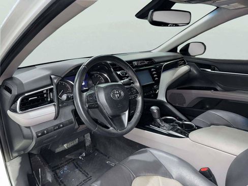 Used 2018 Toyota Camry XLE FWD image 12