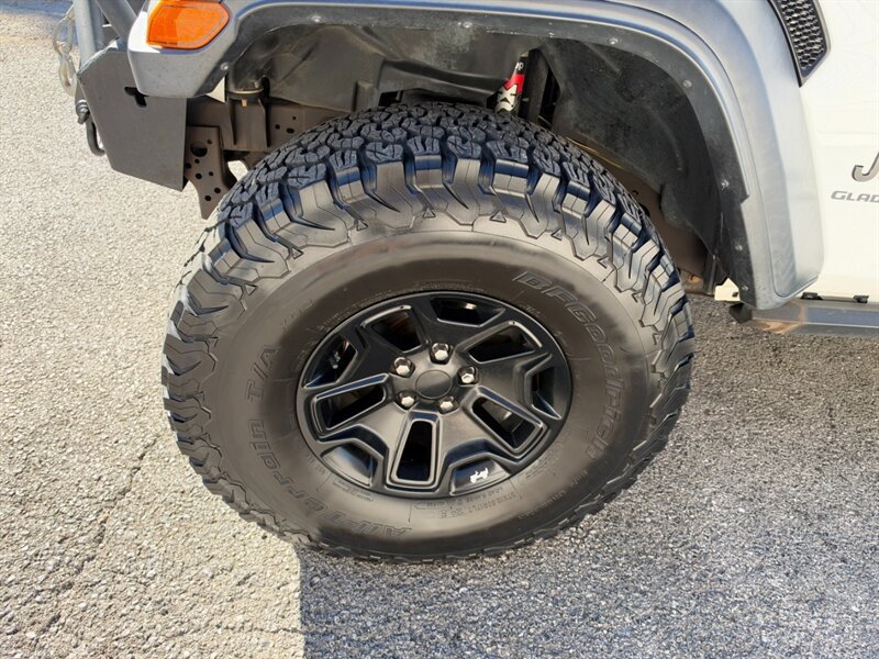 Used 2020 Jeep Gladiator Sport w/ Quick Order Package 24S AWD/4WD image 14