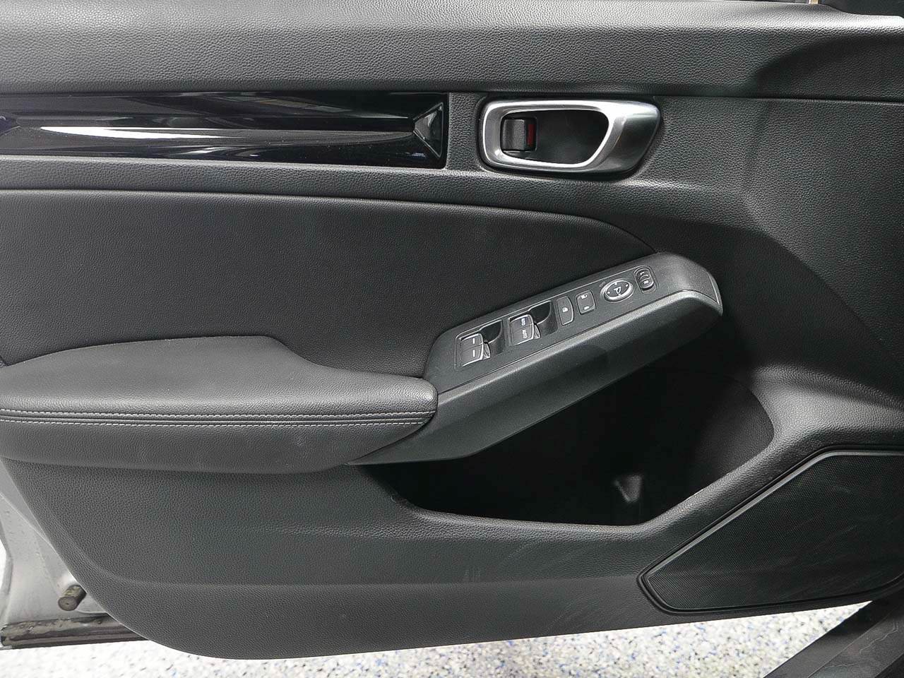 Used 2024 Honda Civic EX-L image 5