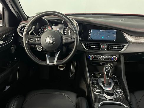 Used 2023 Alfa Romeo Giulia Estrema image 12