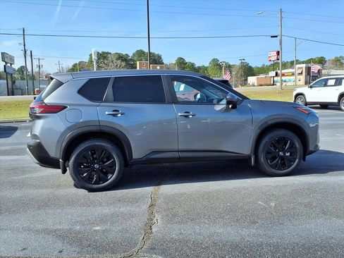 Used 2023 Nissan Rogue SV AWD/4WD image 19