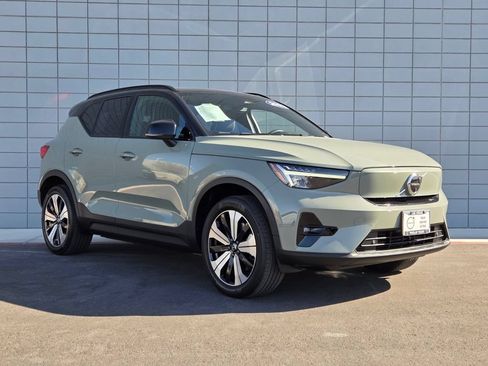 Used 2023 Volvo XC40 Recharge Plus w/ Protection Package Premier AWD/4WD image 6