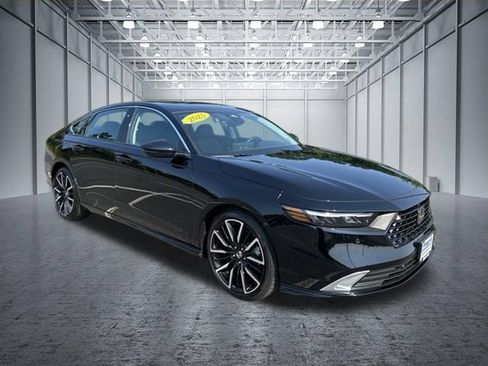 Used 2025 Honda Accord Touring image 11