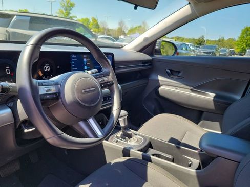 Used 2025 Hyundai Kona SEL FWD image 12