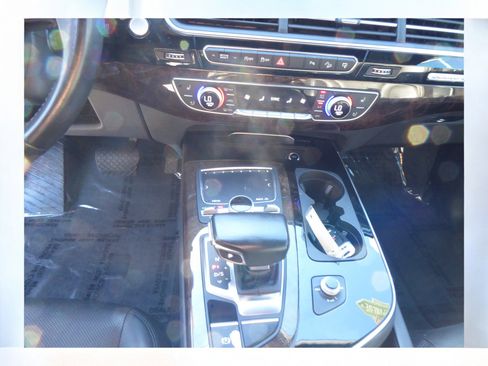 Used 2017 Audi Q7 3.0T Prestige w/ Prestige Package image 16