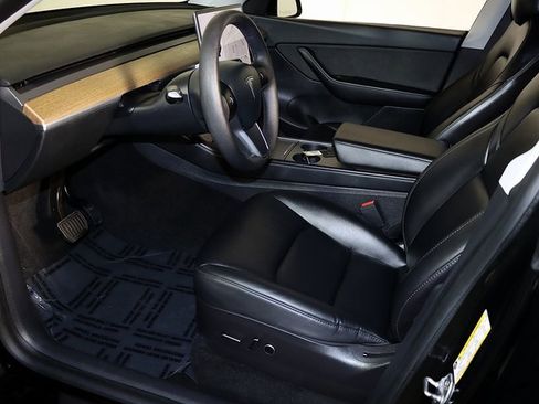 Used 2021 Tesla Model Y Long Range image 12