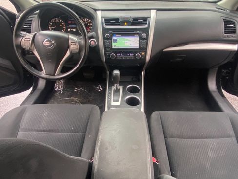 Used 2015 Nissan Altima 2.5 SV w/ Convenience Package image 4