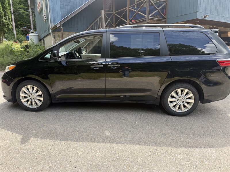 Used 2015 Toyota Sienna XLE w/ XLE Navigation Package AWD/4WD image 77