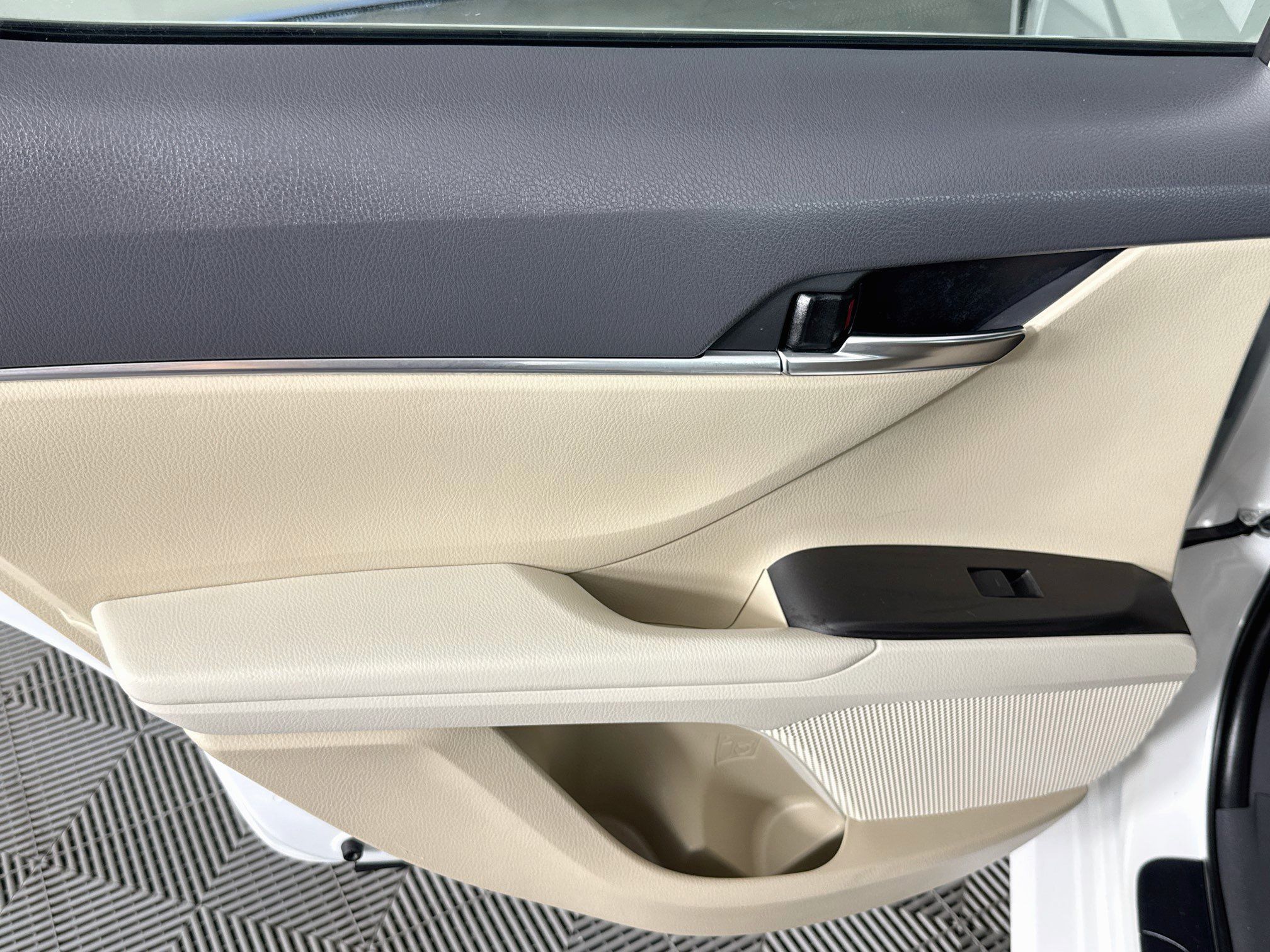 Used 2021 Toyota Camry LE FWD image 23