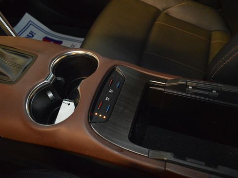 Used 2021 Toyota Venza Limited image 21