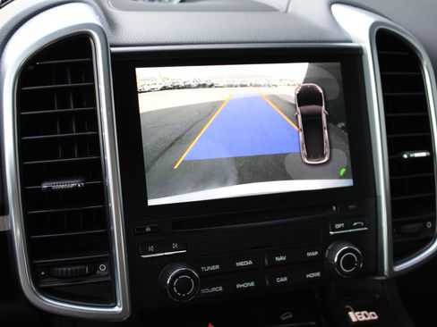 Used 2017 Porsche Cayenne S image 16