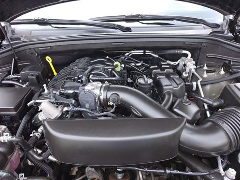 Used 2025 Dodge Durango GT image 34