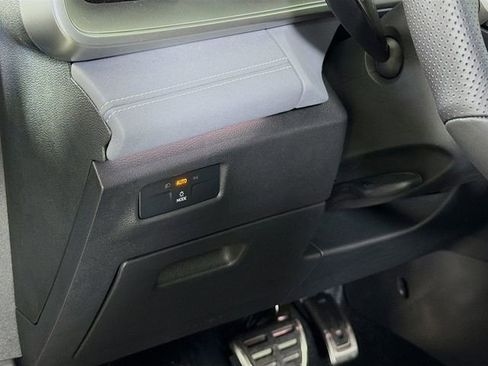 New 2026 Volkswagen Tiguan SE R-Line FWD image 10
