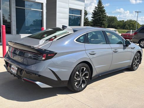 Used 2025 Hyundai Sonata SEL FWD image 8