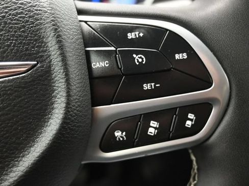 Used 2025 Chrysler Pacifica Select FWD image 22