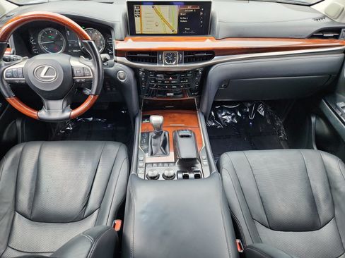 Used 2017 Lexus LX 570 4WD w/ Luxury Package image 19