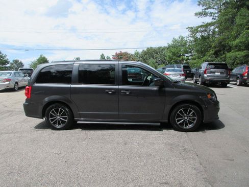 Used 2018 Dodge Grand Caravan GT FWD image 4