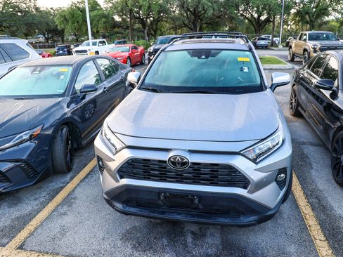 Used 2019 Toyota RAV4 XLE Premium w/ Advanced Technology Package FWD image 4