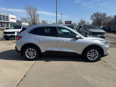 Used 2020 Ford Escape SE image 5