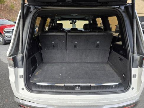 Used 2023 Jeep Grand Wagoneer Series III image 6