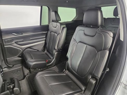 Used 2022 Jeep Grand Cherokee L Limited AWD/4WD image 16
