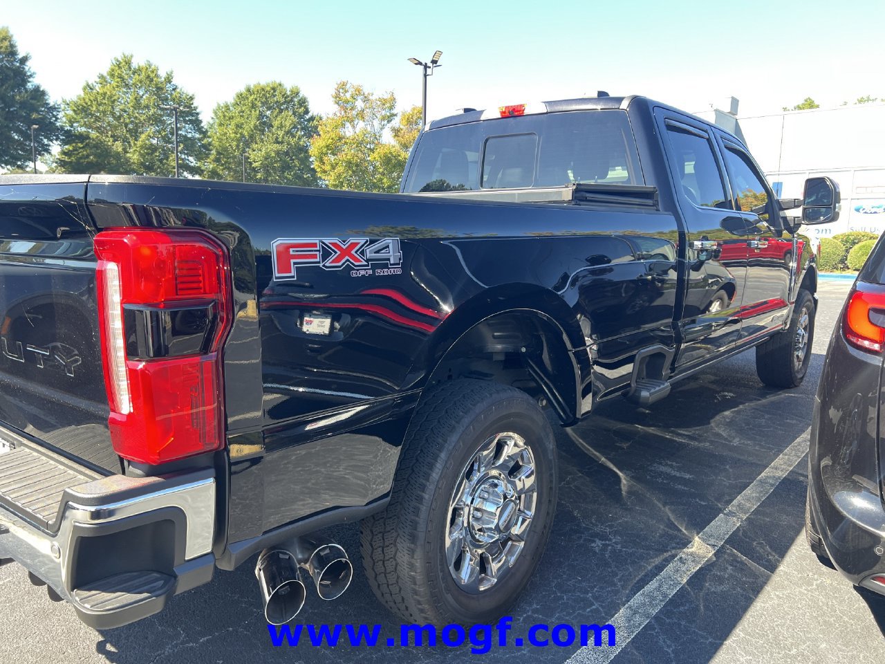 Used 2025 Ford F350 Lariat w/ Lariat Ultimate Package AWD/4WD image 3